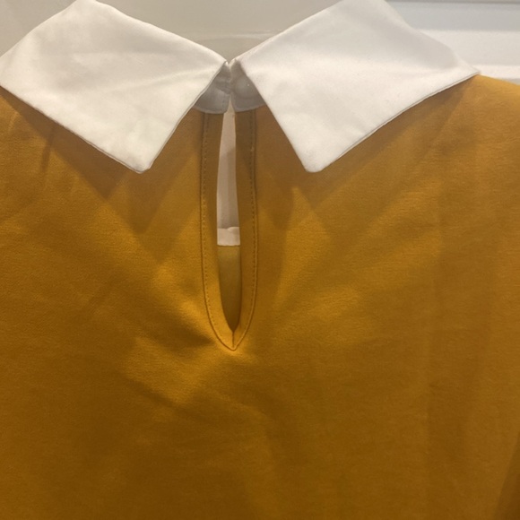 Gold blouse with pearls on the tip of the collar✨ - Picture 4 of 4